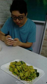 重庆吃瓜阿姨视频,揭秘麻辣美食背后的故事