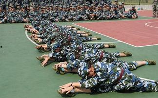 军训女生舞蹈视频吃瓜,青春活力，燃情夏日